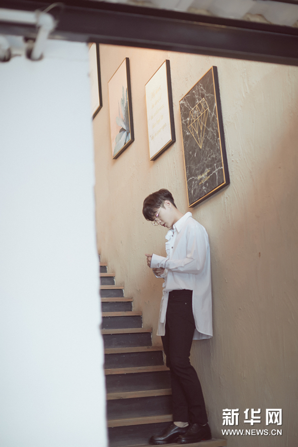 Новые фото звезды Чжан Исина (Lay)