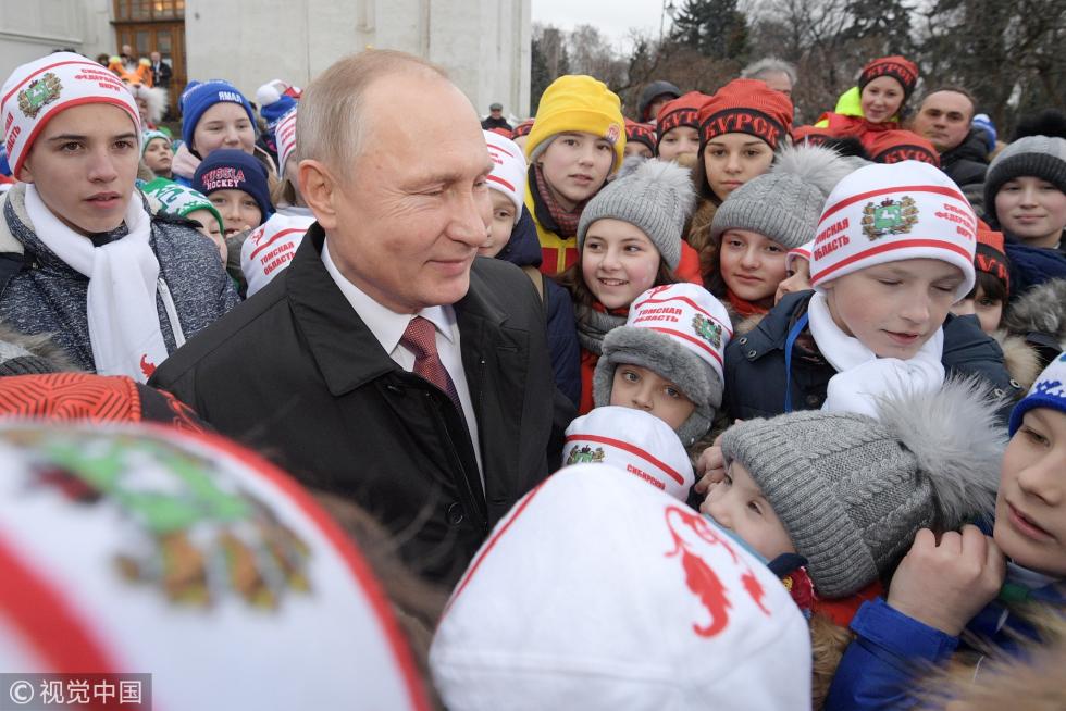 В.Путин отметил Рождество на кремлевской елке вместе с детьми