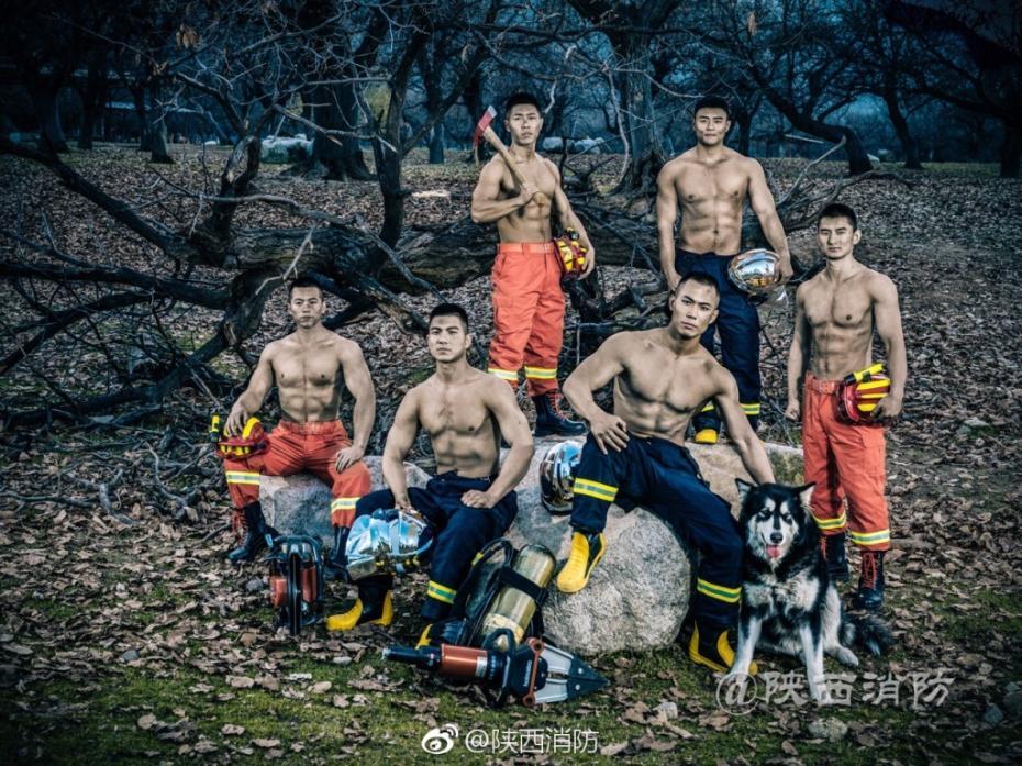 Выпущен календарь с китайскими пожарниками на 2018 год