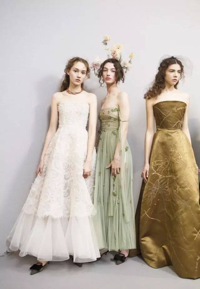 Модные тренды 2018 года в одежде: одежда с элементами цветов