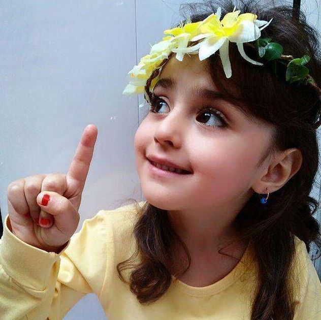 Очаровательные фото 8-летней красивой иранки