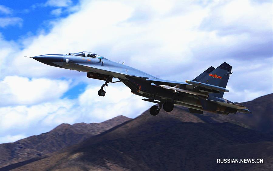 Боевые самолеты ВВС НОАК новых моделей, включая "Цзянь-20", "Юнь-20", "Цзянь-16", "Цзянь-10C" и "Хун-6K", приступили к программе практических учений и тренировок в наступившем году, планомерно совершенствуя боеготовность и способность добиваться победы в новую эпоху. 