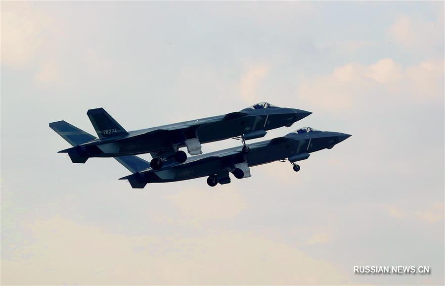 Боевые самолеты ВВС НОАК новых моделей, включая "Цзянь-20", "Юнь-20", "Цзянь-16", "Цзянь-10C" и "Хун-6K", приступили к программе практических учений и тренировок в наступившем году, планомерно совершенствуя боеготовность и способность добиваться победы в новую эпоху. 