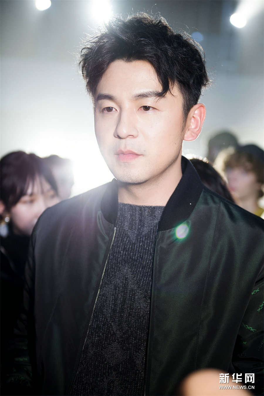 Популярный актер Лэй Цзяинь на Неделе моды в Милане