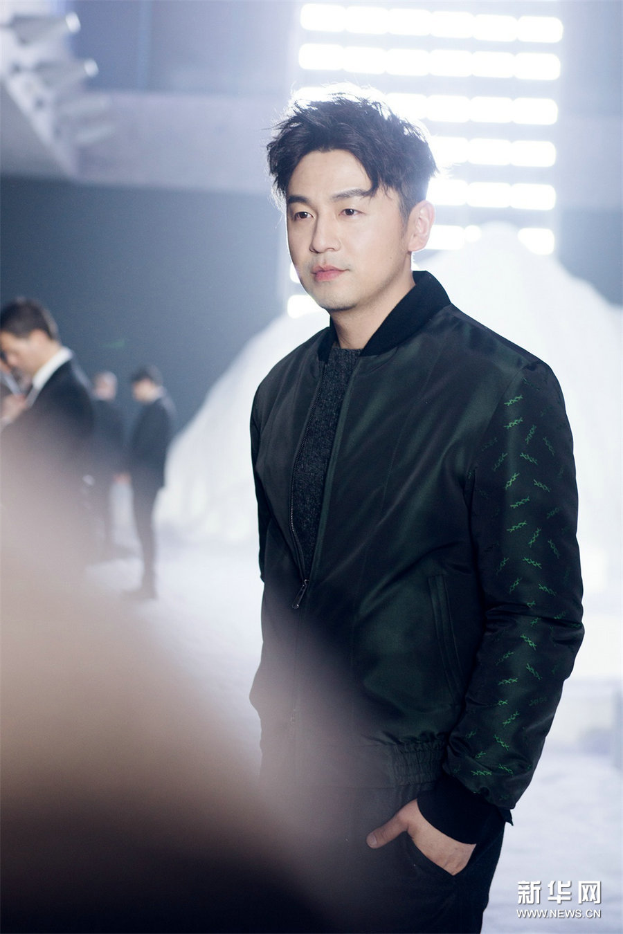 Популярный актер Лэй Цзяинь на Неделе моды в Милане