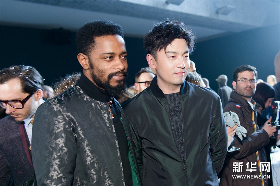 Популярный актер Лэй Цзяинь на Неделе моды в Милане