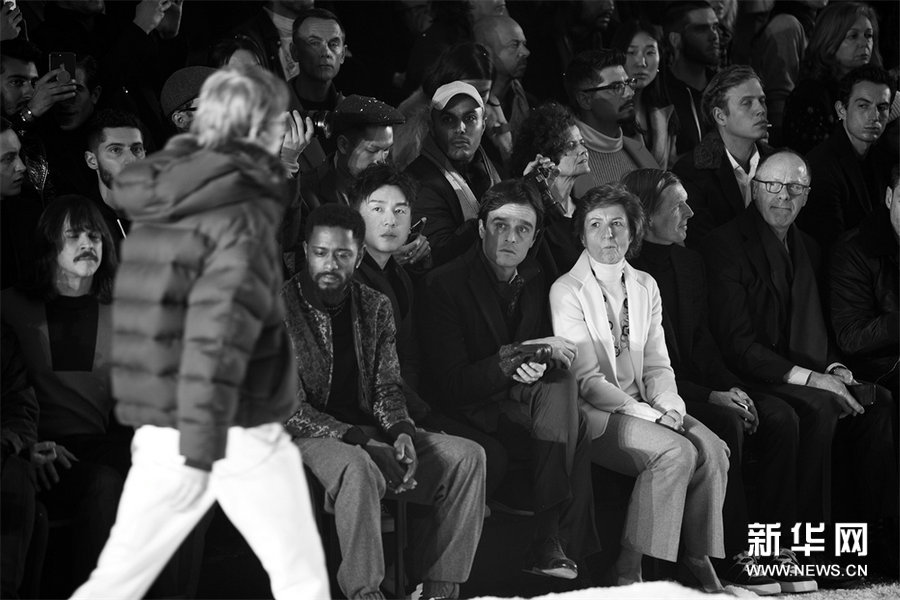 Популярный актер Лэй Цзяинь на Неделе моды в Милане