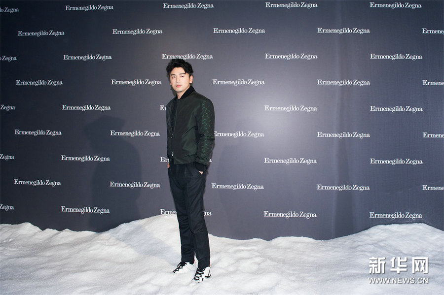 Популярный актер Лэй Цзяинь на Неделе моды в Милане