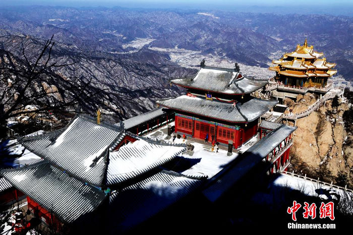 Горы Лаоцзюньшань после снега