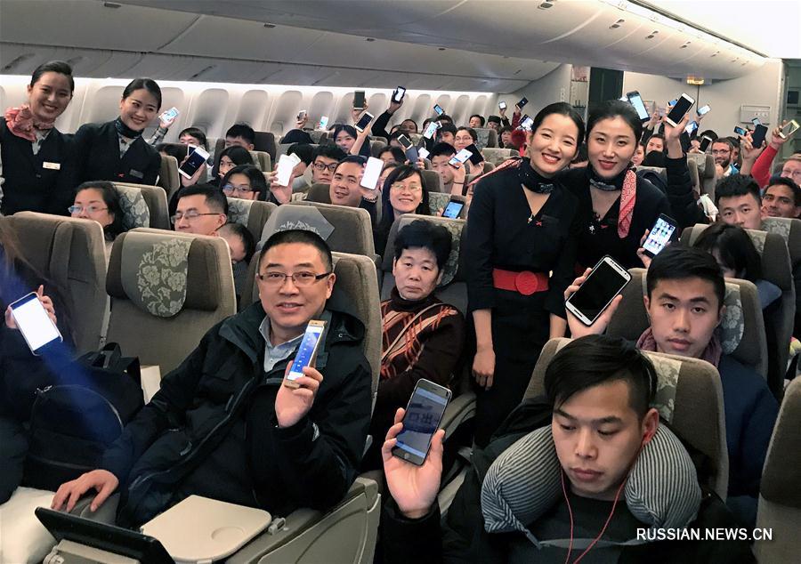 Китайским авиапассажирам разрешили пользоваться мобильными телефонами во время полета 