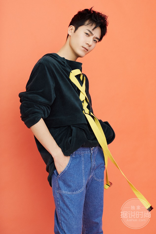 Очаровательный актер Мао Цзыцзюнь в черно-белых фото