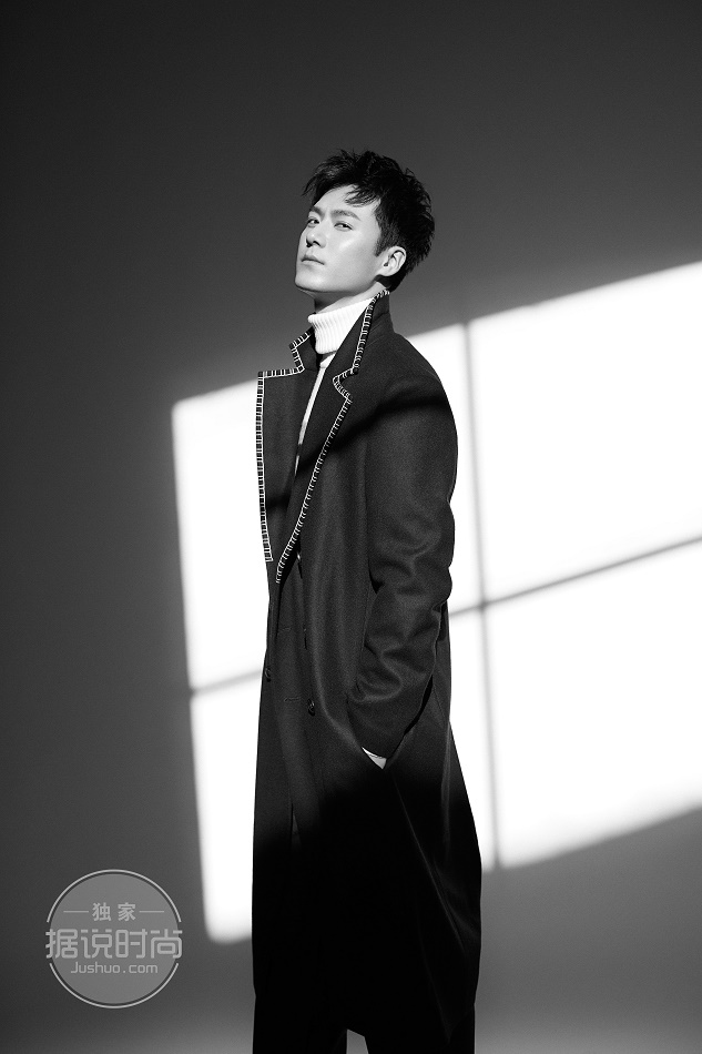 Очаровательный актер Мао Цзыцзюнь в черно-белых фото