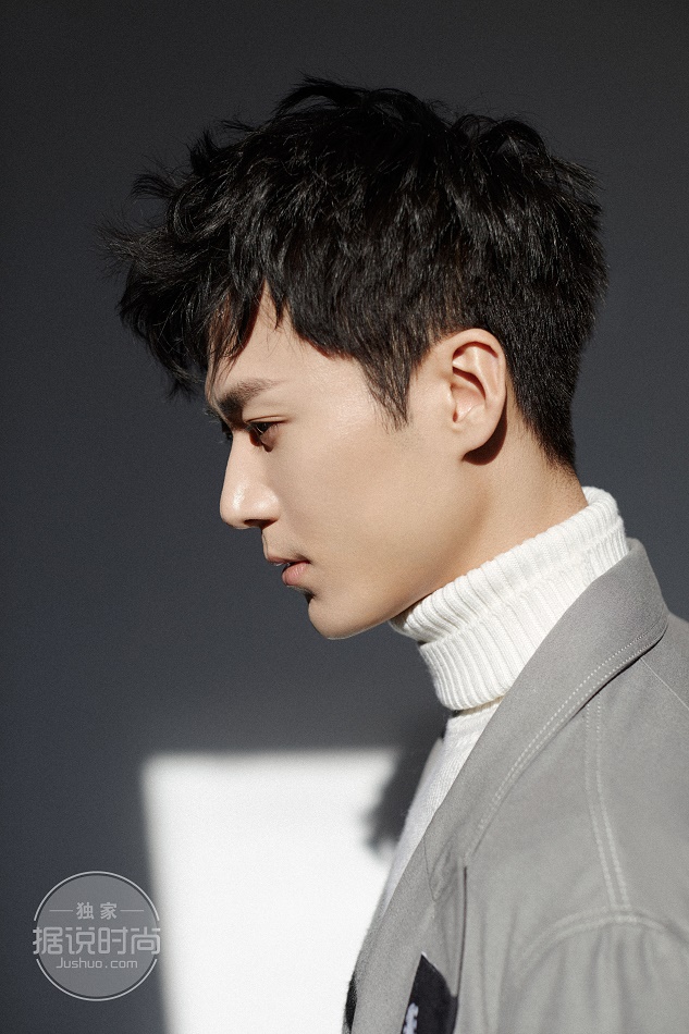 Очаровательный актер Мао Цзыцзюнь в черно-белых фото