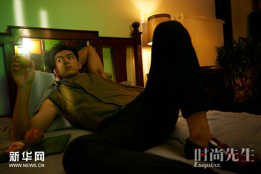 Актер Ли Сянь в модной фотосессии