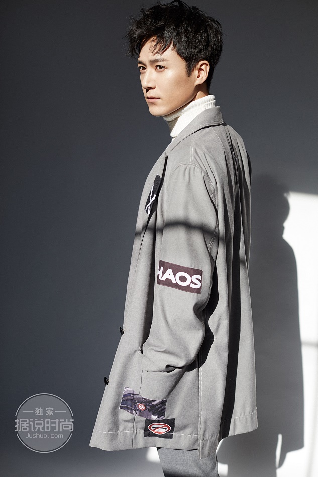 Очаровательный актер Мао Цзыцзюнь в черно-белых фото