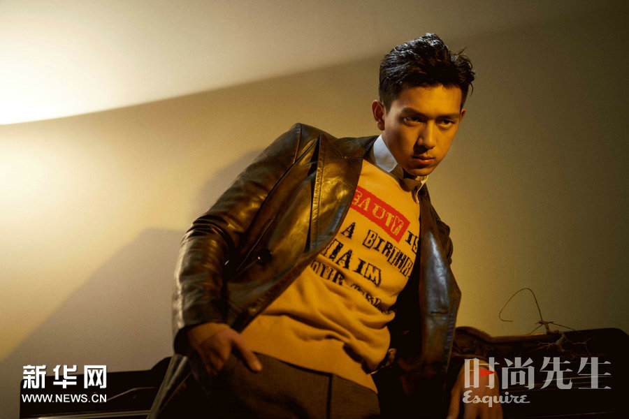 Актер Ли Сянь в модной фотосессии
