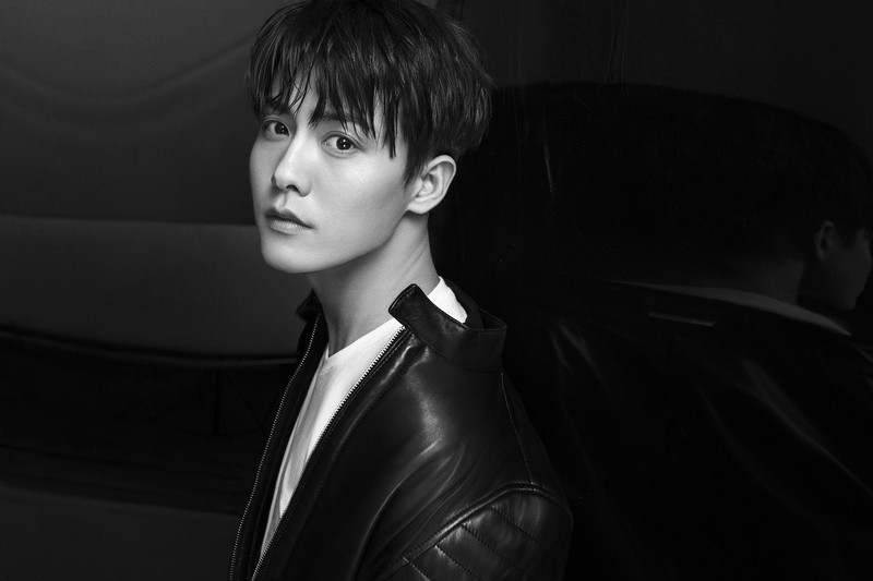 Очароваетельный актер Ма Тяньюй в черно-белых фото