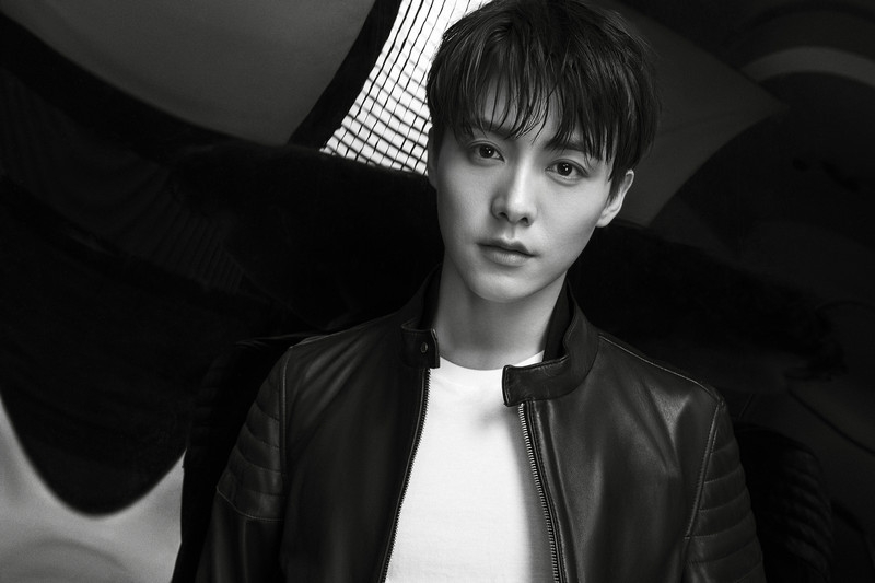 Очароваетельный актер Ма Тяньюй в черно-белых фото