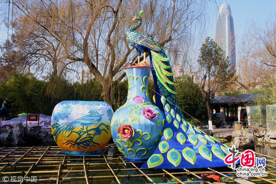 23 января, в парке Баотуцюань («бурлящий источник») г. Цзинань цветные фонари в виде мультяшных собак стали яркой изюминкой проходящего фестиваля цветных фонарей, что привлекло многих туристов.