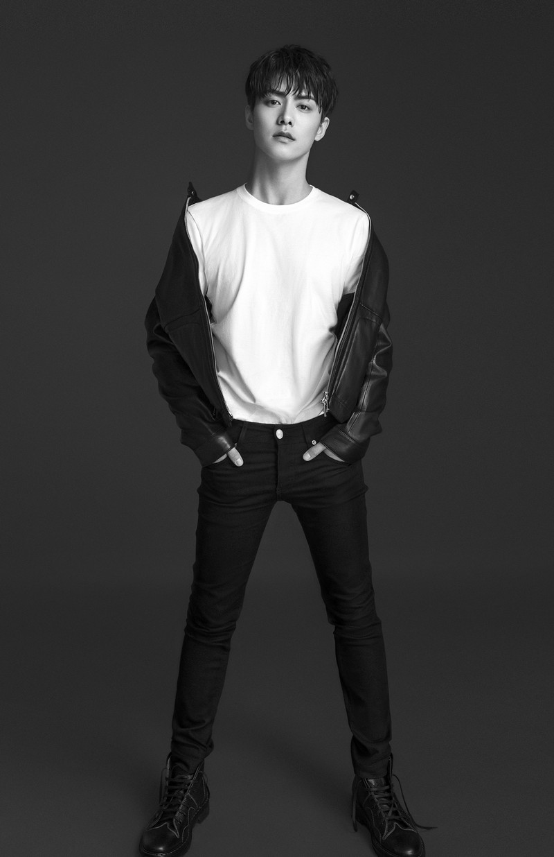 Очароваетельный актер Ма Тяньюй в черно-белых фото