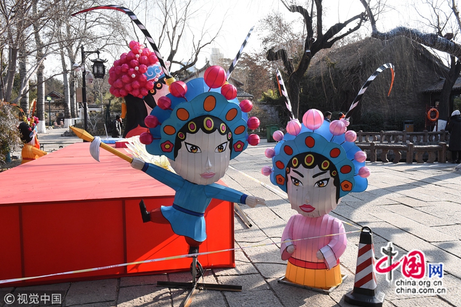 23 января, в парке Баотуцюань («бурлящий источник») г. Цзинань цветные фонари в виде мультяшных собак стали яркой изюминкой проходящего фестиваля цветных фонарей, что привлекло многих туристов.