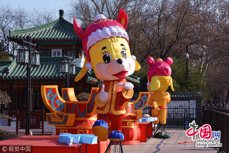 23 января, в парке Баотуцюань («бурлящий источник») г. Цзинань цветные фонари в виде мультяшных собак стали яркой изюминкой проходящего фестиваля цветных фонарей, что привлекло многих туристов.