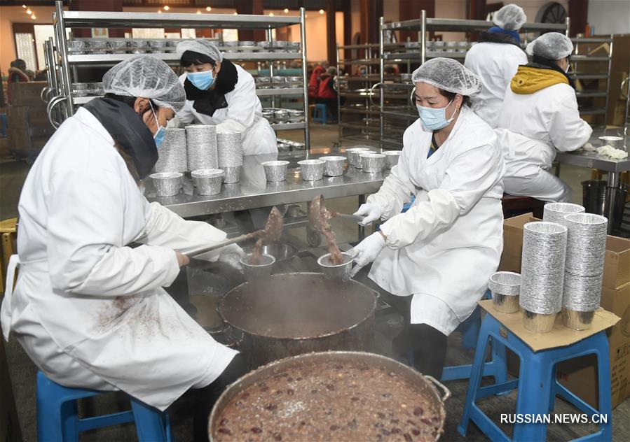 Храм Линъиньсы бесплатно раздал более 300 тыс порций каши по случаю праздника Лабацзе