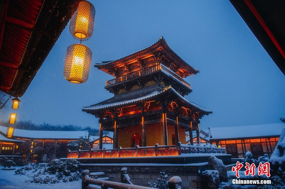 Красивые снежные пейзажи в поселке Цзяннаньшань