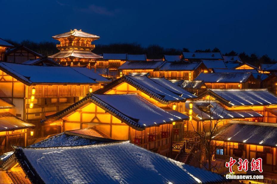 Красивые снежные пейзажи в поселке Цзяннаньшань