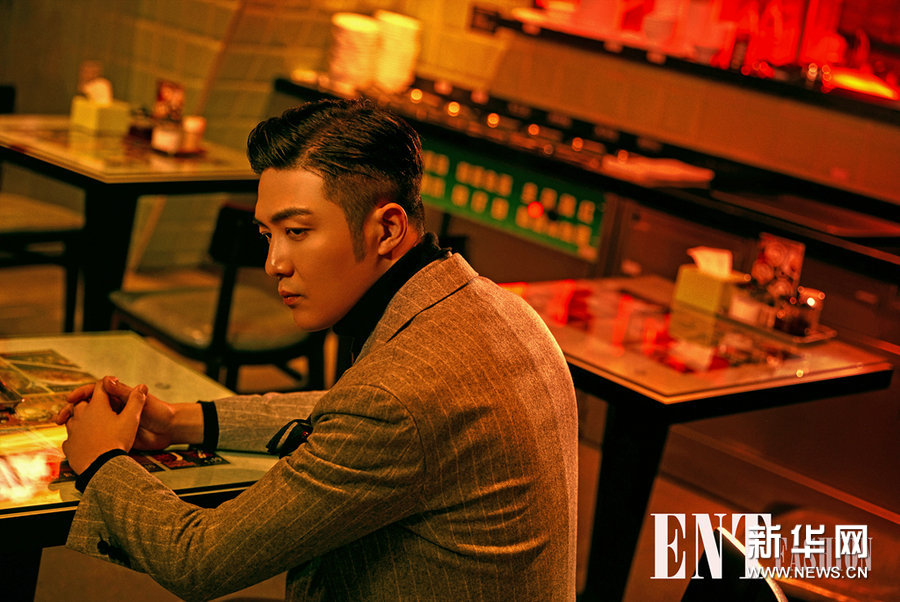 Актер Ли Цзэфэн в стиле ретро