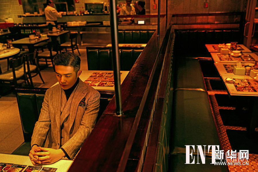 Актер Ли Цзэфэн в стиле ретро