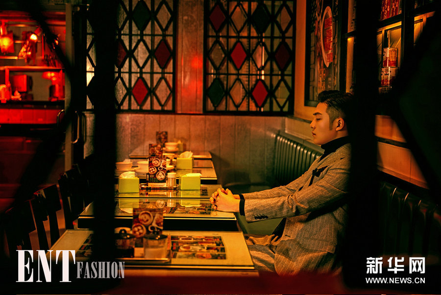 Актер Ли Цзэфэн в стиле ретро