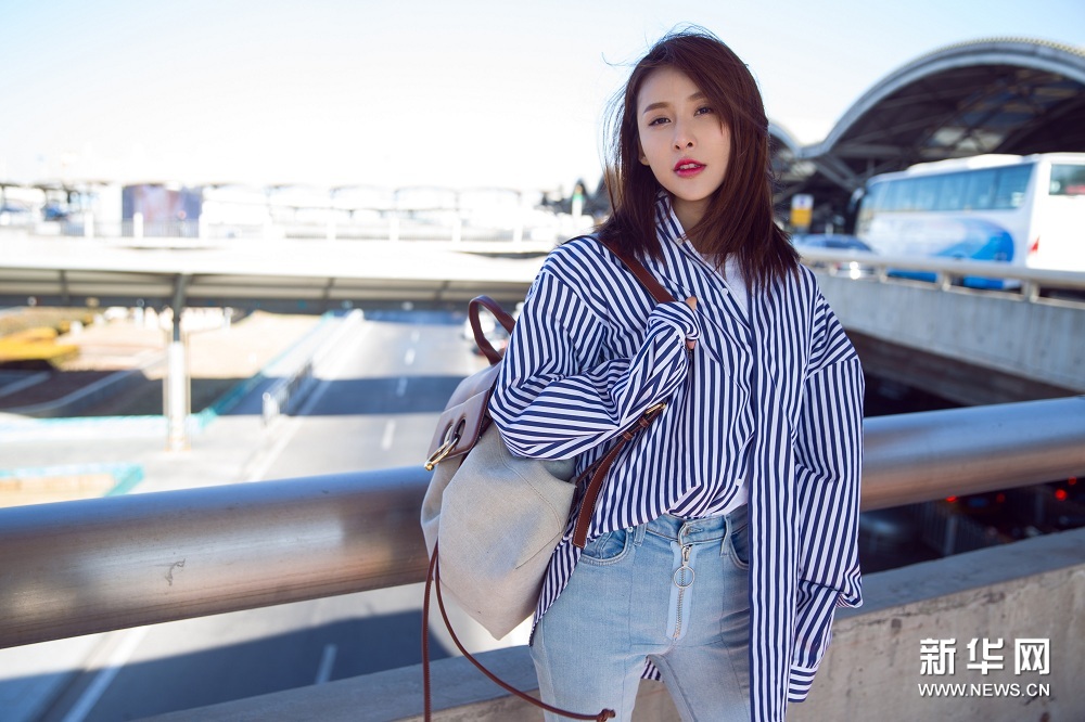 Модная актриса Цзя Цин в аэропорту