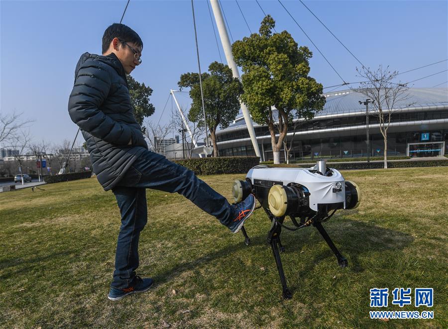 Чжэцзянский университет разработал четвероногого робота