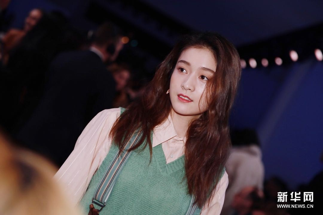 Молодая актриса Чжан Сюеин