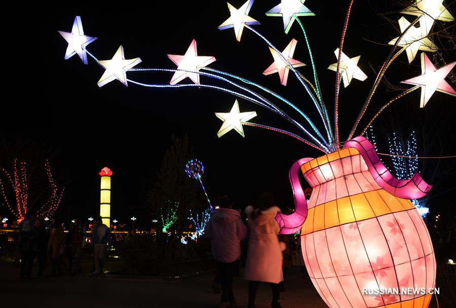 Новогодняя выставка фонарей в Баян-Нуре