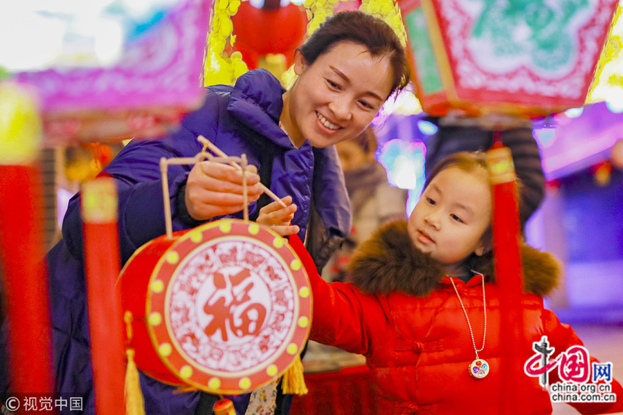 Традиционные раскрашенные фонари пользуются большим спросом в г. Ляньюньган провинции Цзянсу