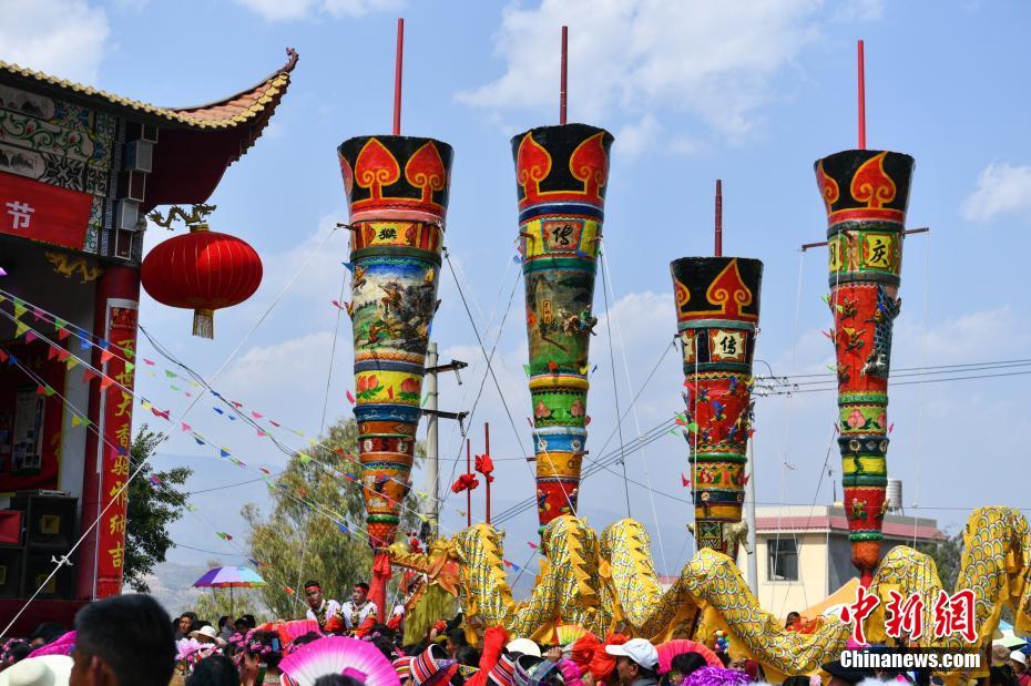 Фестиваль воскуривания гигантских благовоний в уезде Илян г. Куньмин