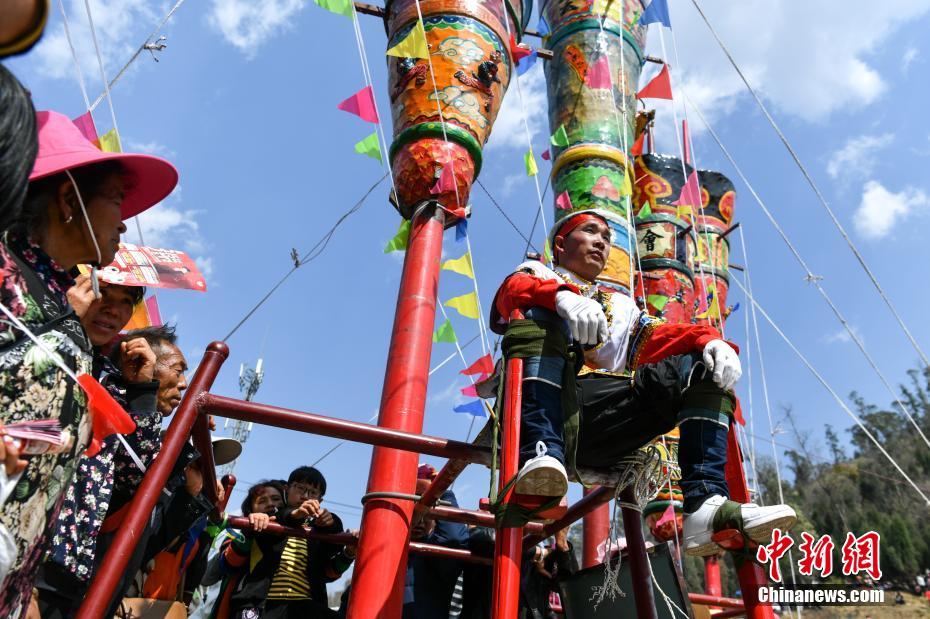 Фестиваль воскуривания гигантских благовоний в уезде Илян г. Куньмин