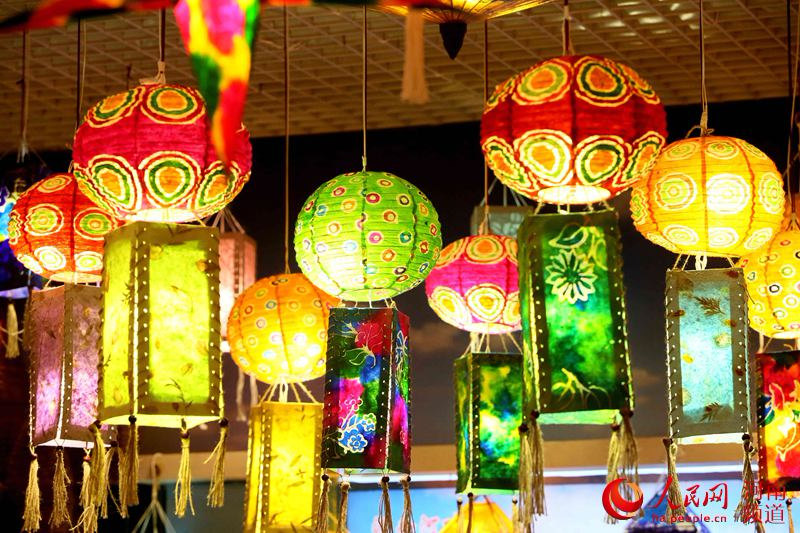 Фестиваль фонарей в городе Кайфэн, пров. Хэнань