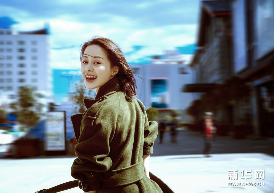 Новые фото улыбающейся актрисы Ван Ликэ  