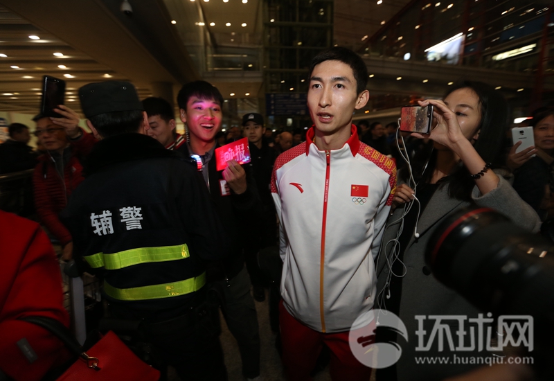 Китайские спортсмены, принявшие участие в зимней Олимпиаде-2018 в Пхенчхане, возвратились на Родину