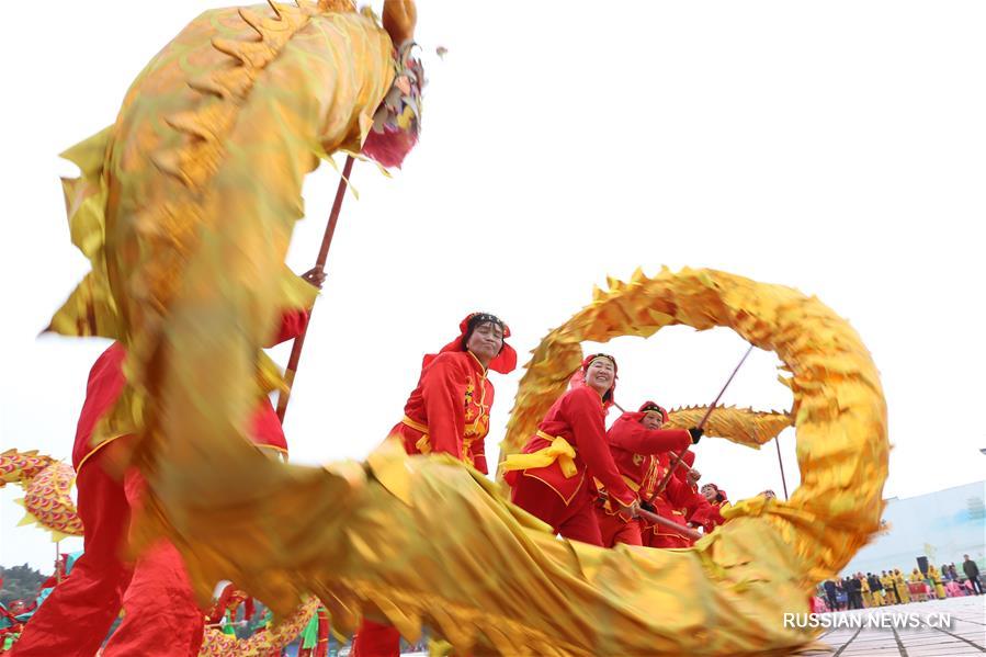 Различные праздничные мероприятия, посвященные приближающемуся празднику Фонарей, проходят в эти дни во всех районах Китая. 