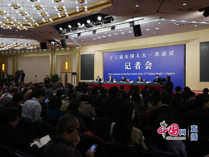 11 марта в 10:00 открылась пресс-конференция министра коммерции КНР Чжун Шань в рамках Первой сессии ВСНП 13-го созыва