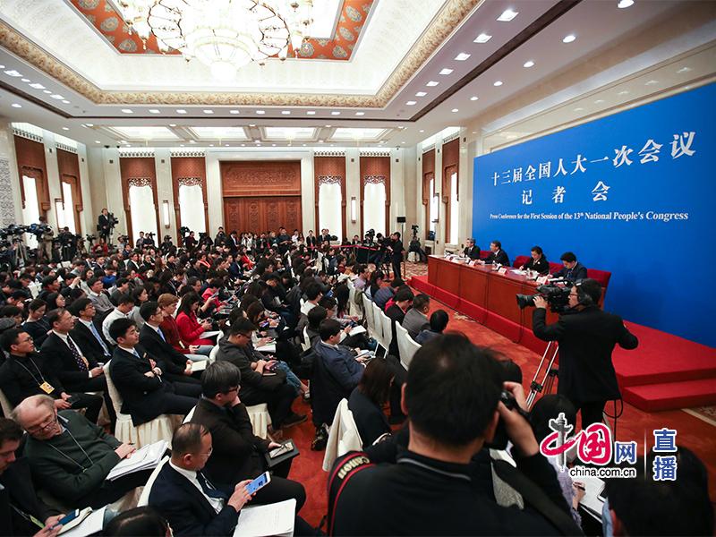 Пресс-конференция в рамках Первой сессии ВСНП 13-го созыва, посвященная проекту поправок к Конституции КНР