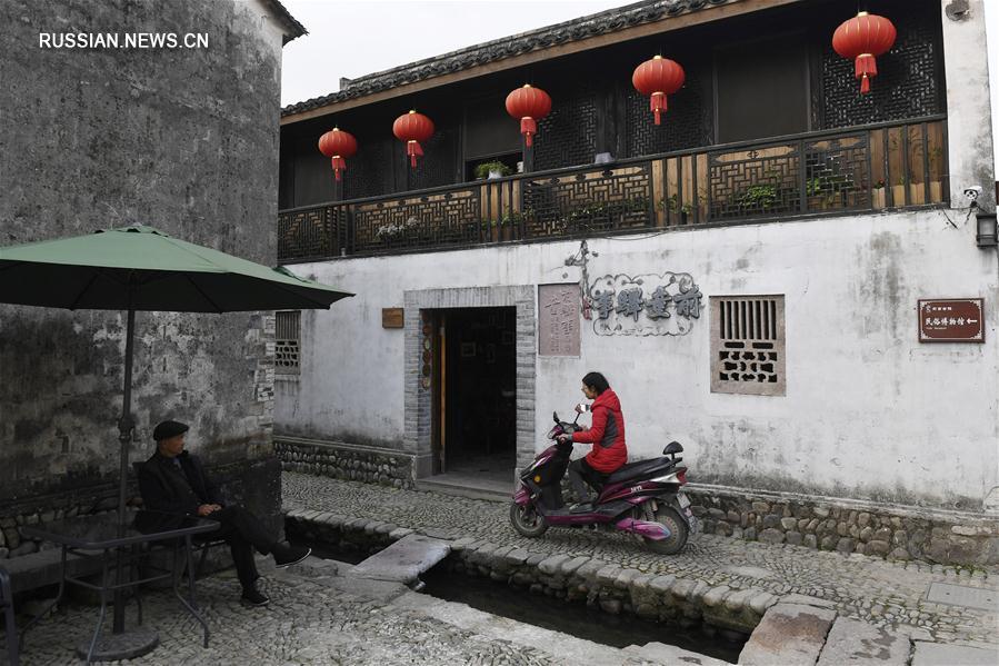 В последние годы уезд Нинхай провинции Чжэцзян /Восточный Китай/, опираясь на богатые природные и культурные ресурсы, начал усиленно продвигать интегрированное развитие сельского туризма. Упор в рамках этой инициативы был сделан на экономику гостевых домов.