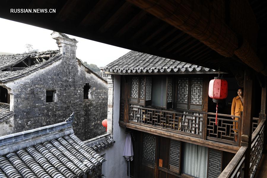 В последние годы уезд Нинхай провинции Чжэцзян /Восточный Китай/, опираясь на богатые природные и культурные ресурсы, начал усиленно продвигать интегрированное развитие сельского туризма. Упор в рамках этой инициативы был сделан на экономику гостевых домов.