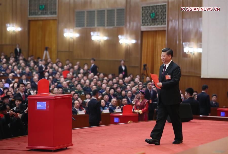  В субботу утром на проходящей 1-й сессии Всекитайского собрания народных представителей /ВСНП/ 13-го созыва депутаты единогласно избрали Си Цзиньпина председателем КНР.