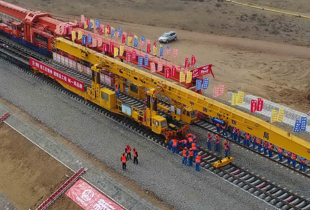 Закладка рельсов по длиннейшей строящейся тяжеловесной железной дороге