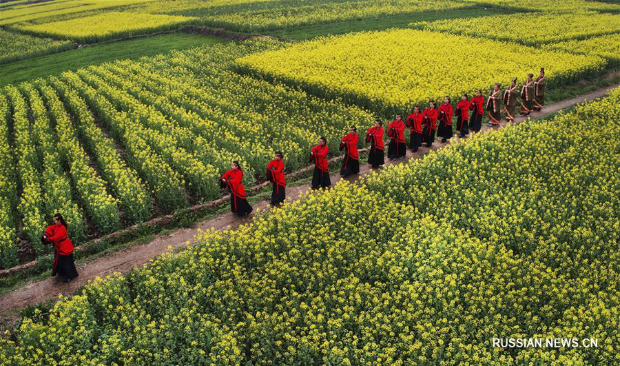 Шествие в одежде времен династии Хань в провинции Шэньси